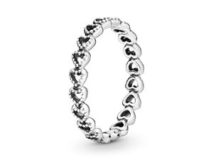 Pandora Anillo calado con diseño de banda de corazones, talla 54