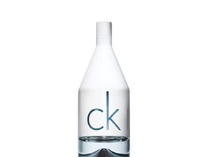 CALVIN KLEIN IN2U Eau de Toilette para hombres | Fragancia masculina cítrica con notas amaderadas orientales y gin de lima | Larga duración | 100 ml