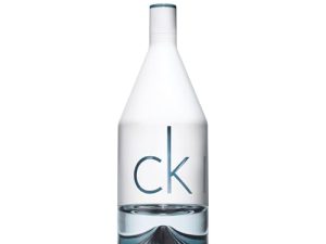 CALVIN KLEIN IN2U Eau de Toilette para hombres | Fragancia masculina cítrica con notas amaderadas orientales y gin de lima | Larga duración | 100 ml